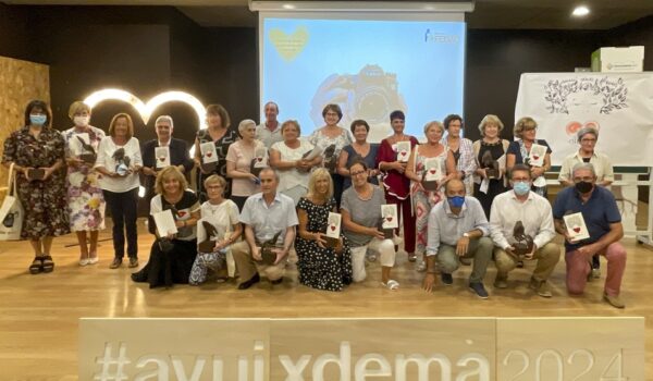 Foto de grup dels educadors FEDAC jubilats en els cursos 2019-20 i 2020-21 durant la seva festa de comiat.