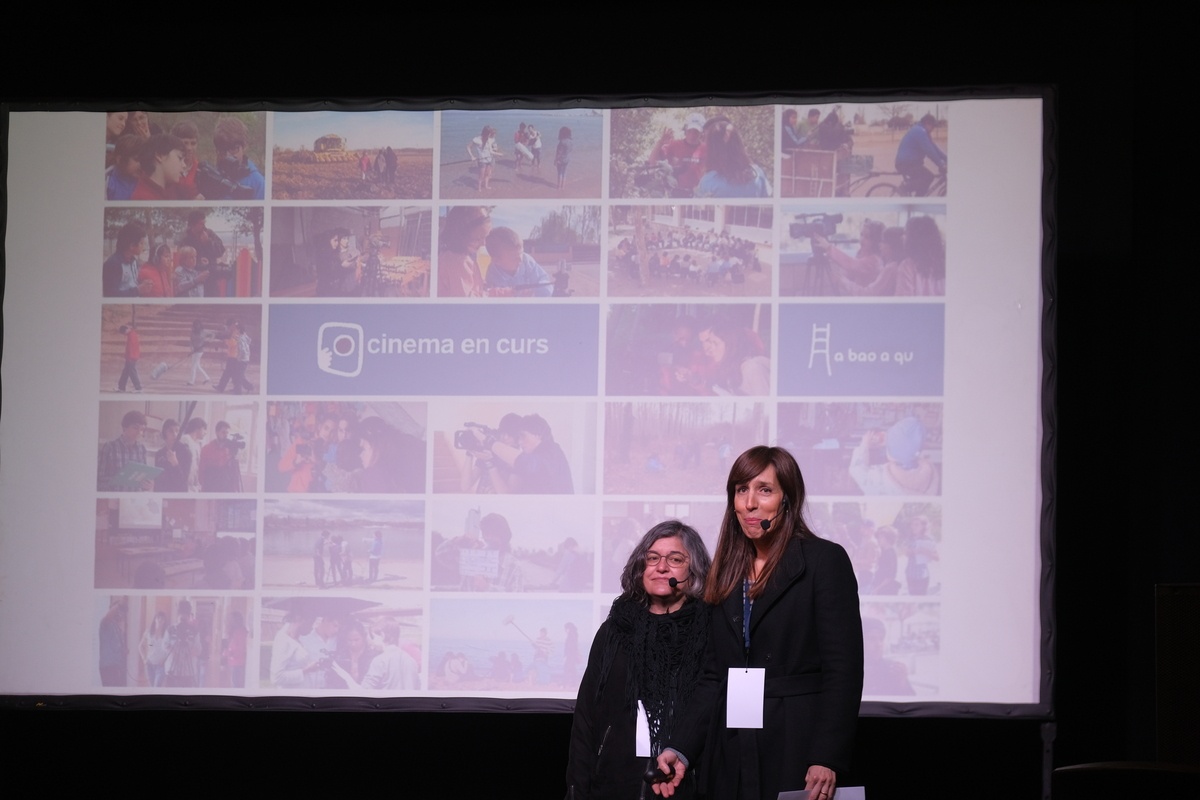 Ponència de Pilar Armengol i Núria Salvatella sobre el programa Cinema en curs durant les Jornades +ART impulsades per les escoles FEDAC.