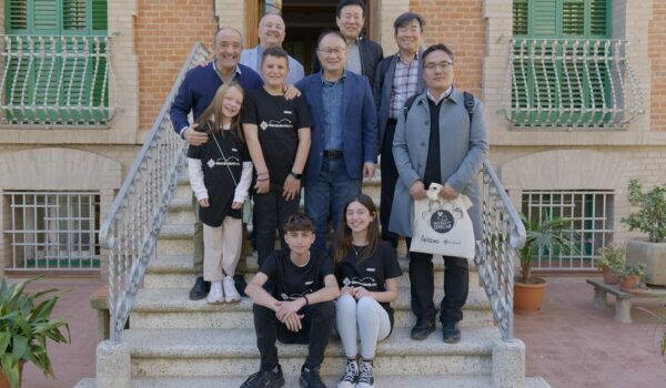 Representats del ministeri d'Educació de Corea del Sud i de l'equip de Google for Education d'aquest país durant la seva visita a l'escola FEDAC Cerdanyola.