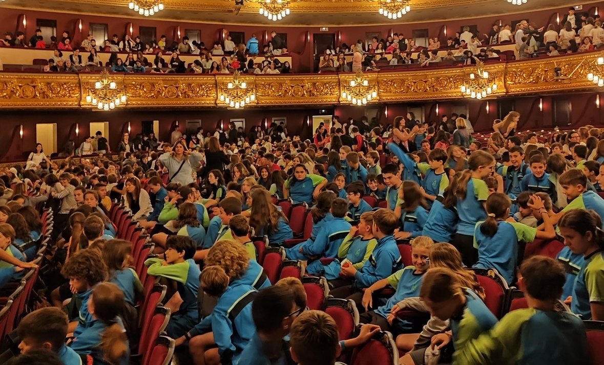 Alumnes de les escoles FEDAC assisteixen a la representació de "La nit de Sant Joan" al Gran Teatre del Liceu, dins del projecte +ART a les escoles.