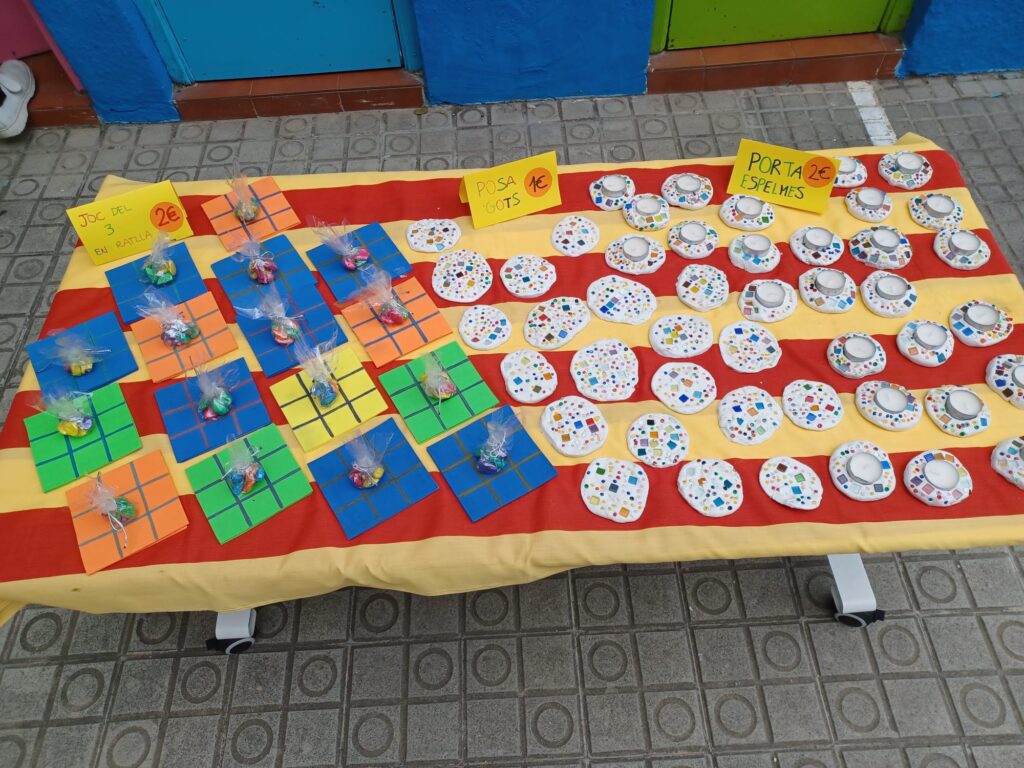 Alguns dels productes elabortas pels alumnes d'educació primària de l'escola FEDAC Pineda en el seu projecte d'emprenedoria solidària.