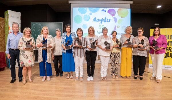 Educadores de les escoles FEDAC de Catalunya que han iniciat la jubilació durant el curs 2022-23 són les protagonistes de l'acte institucional #Magister5S2023.