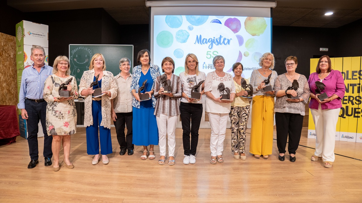 Educadores de les escoles FEDAC de Catalunya que han iniciat la jubilació durant el curs 2022-23 són les protagonistes de l'acte institucional #Magister5S2023.