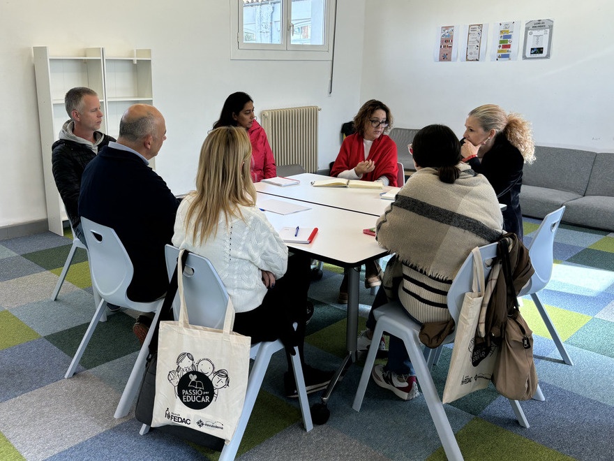 Representants de les AFAs de les escoles FEDAC durant la trobada d'Associacions de Famílies d'Alumnes FEDAC a Vic.