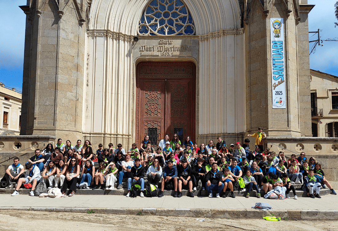 Els participants de la sortida dels Grups CREC a Canet de Mar.