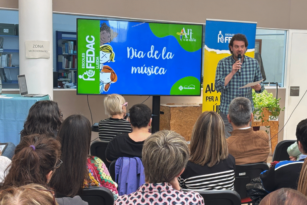 Ponència de l'escola FEDAC Lleida a la jornada "Art, educació i benestar", presentant el projecte al voltant del Dia de la Música.