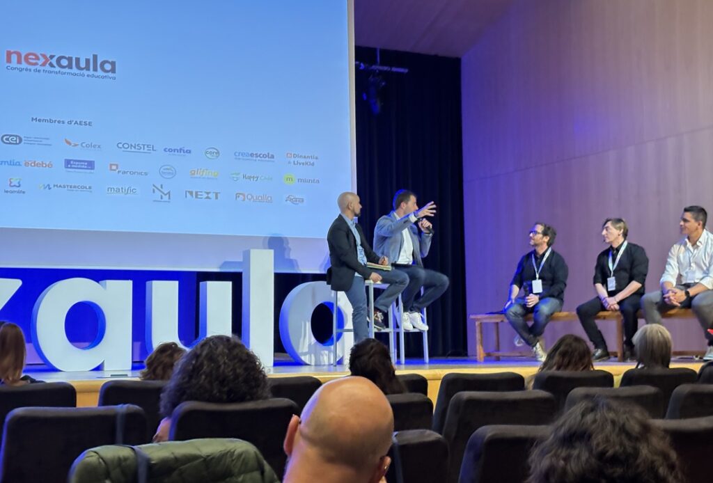 Moderació de la taula rodona al congrés Nexaula amb Carlos Magro, Carlos Aparicio i Toni García Arias.