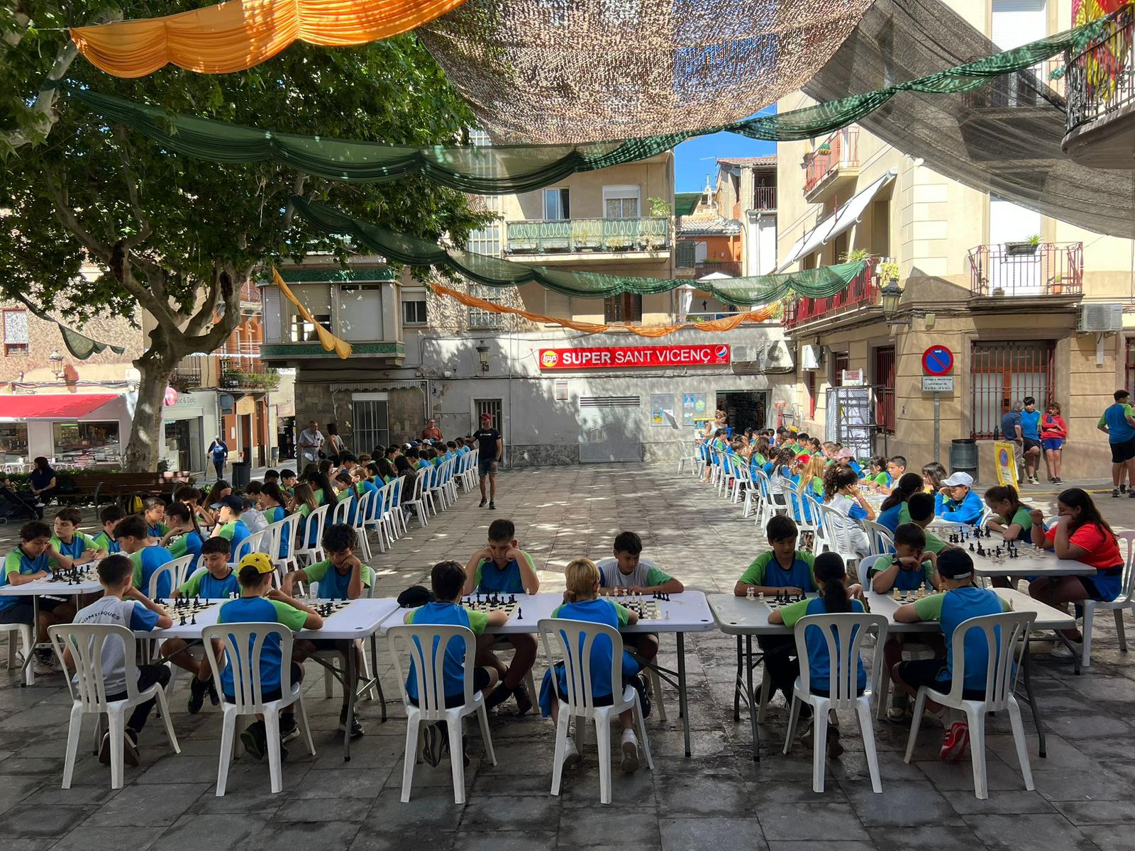 La 4a trobada eskcmat d'escacs educatius i socials de les escoles FEDAC a la seu de Sant Vicenç de Castellet.