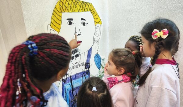 A les escoles FEDAC ens proposem endinsar-nos en l'alteritat a través del projecteu educatiu +ART a les escoles.