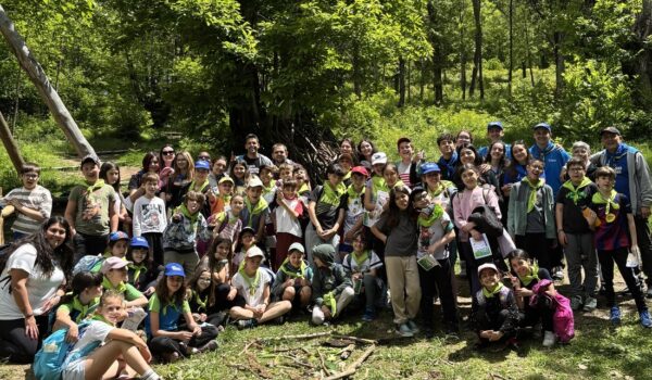 Foto grupal de la sortida de la sortida dels Grups CREC de les escoles FEDAC a Viladrau.